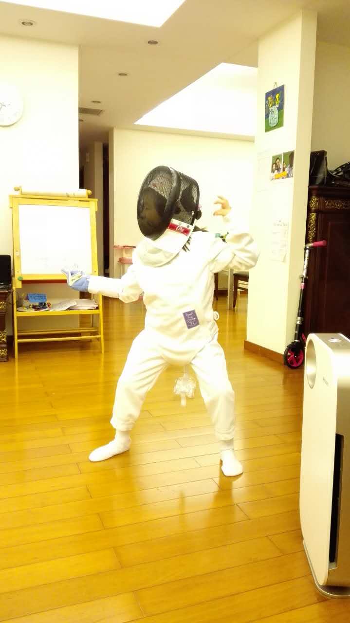Young BAFC fencer Serena practicing en garde at home